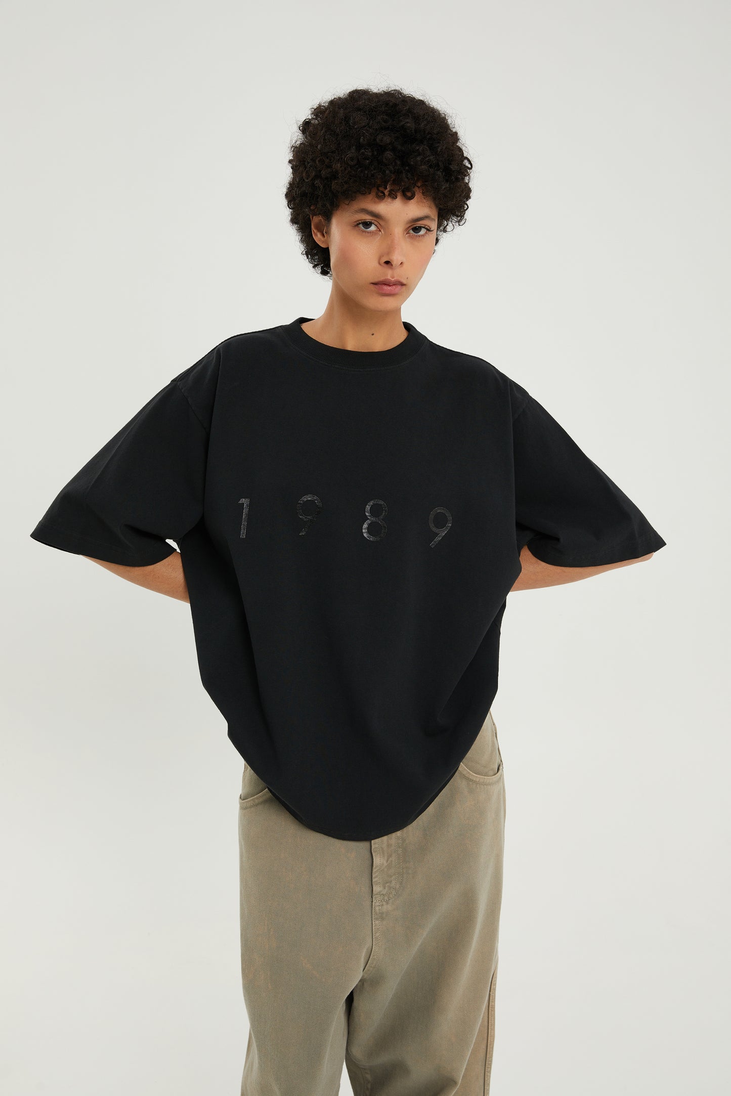 1989 logo s/s t-shirt | Unisex