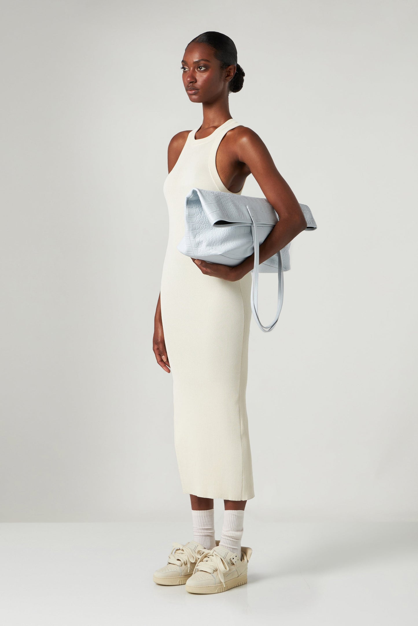 Woman's Mid Tote Bag pastel blue